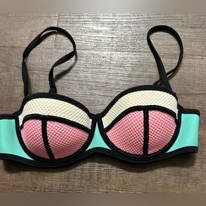 Triangl bikini top